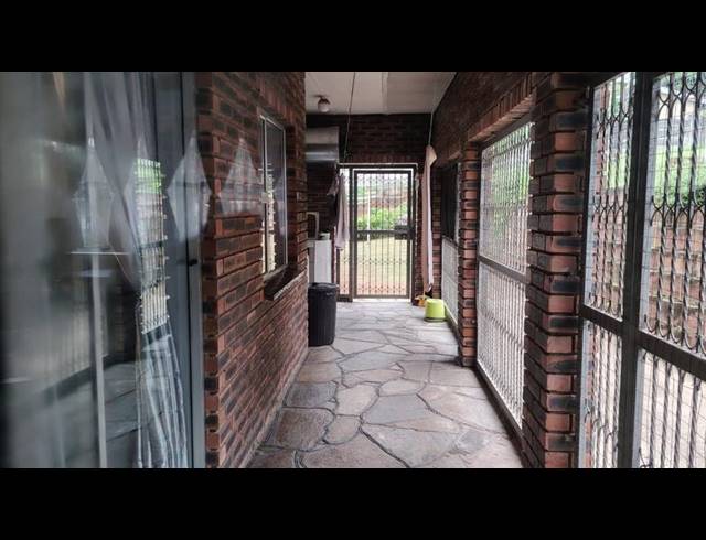 5 BEDROOM HOUSE FOR SALE IN SILVERGLEN